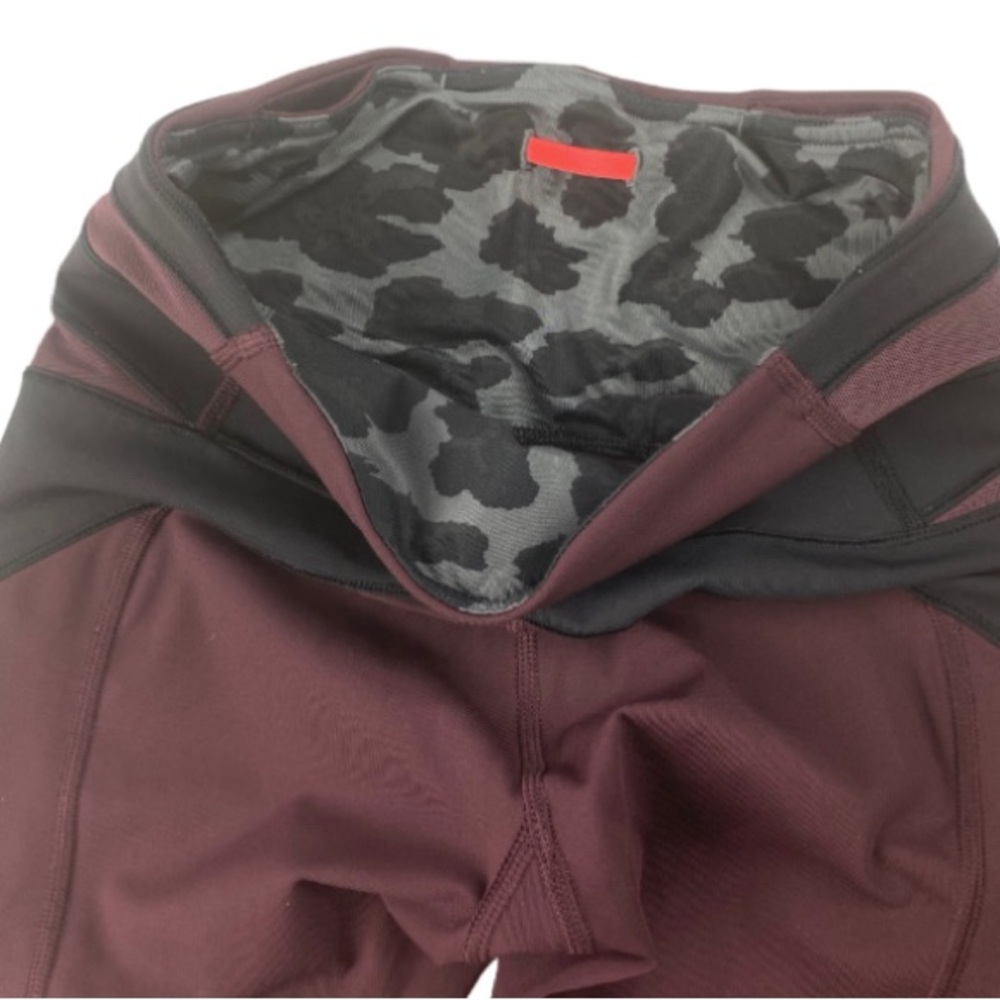 SOLD Lululemon Kris Cross Crop (Full-On Luxtreme) Sz 2 - Picture 11 of 11